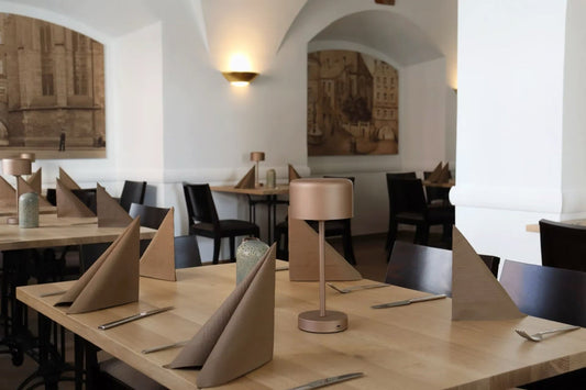 Restaurant Mediteranos Görlitz – Planung, Produktion und Lieferung/Montage von Tischen, Stühlen, Sitzbänken
