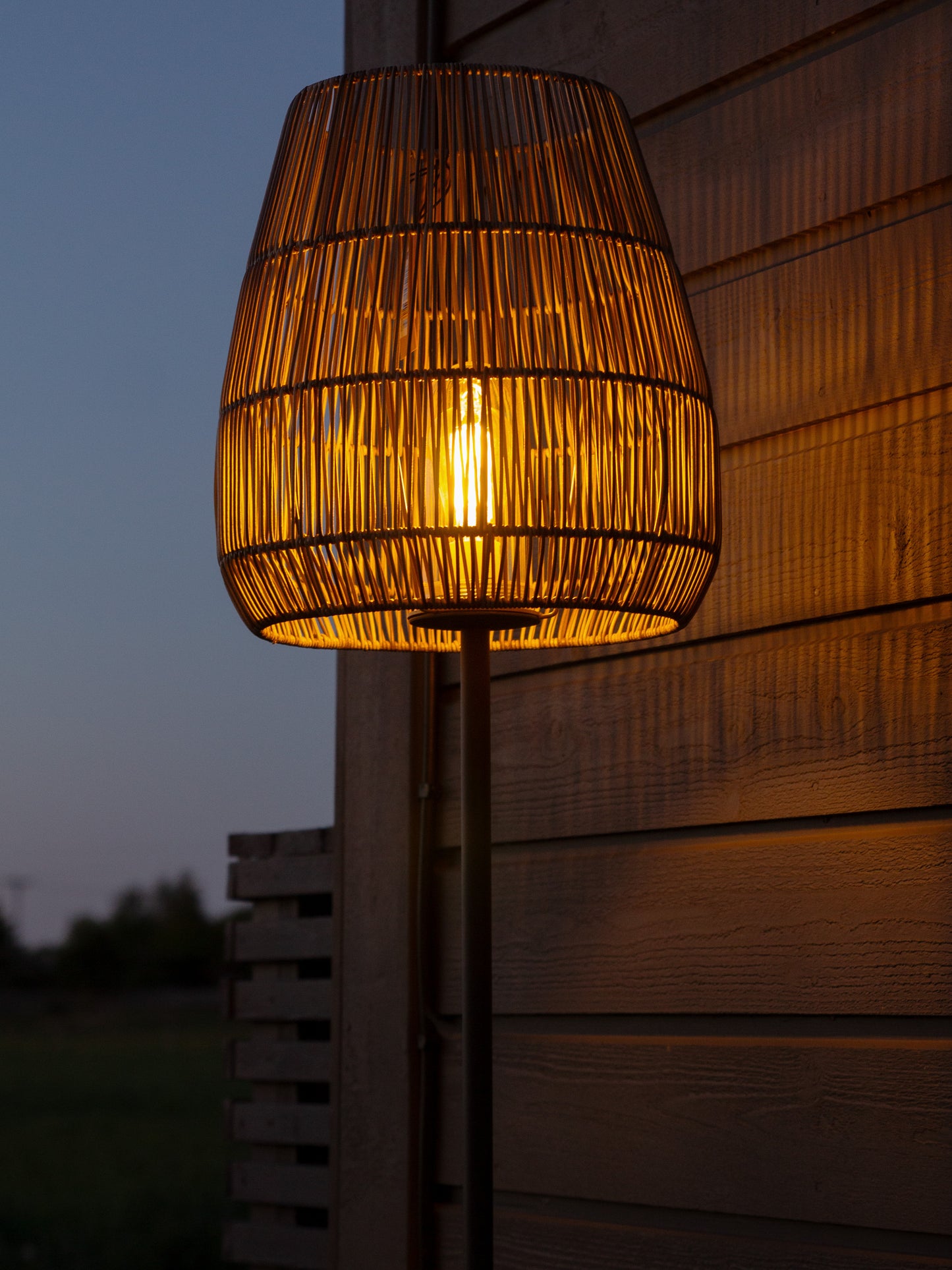 Saigon Pendelleuchte Outdoor aus Polyrattan – Wetterfeste Hängelampe mit E27 Fassung, IP44, Flex Out Kabel