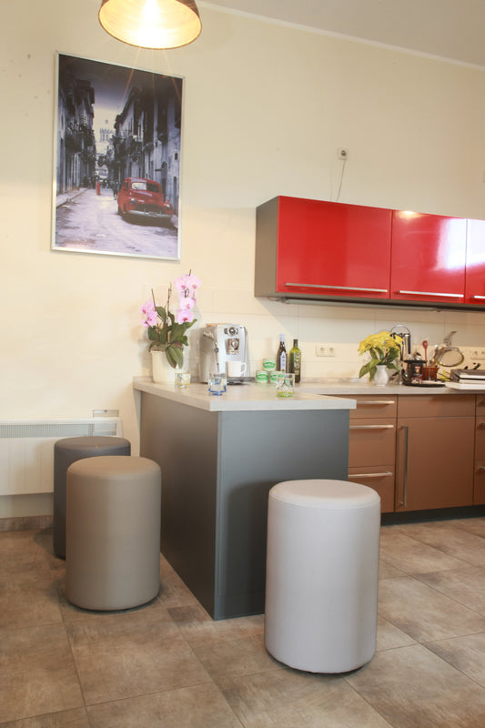 ERIDES Sitzpouf Küche rund – Moderner Tresenhocker mit Kunstlederbezug, 40×58cm, Made in Germany