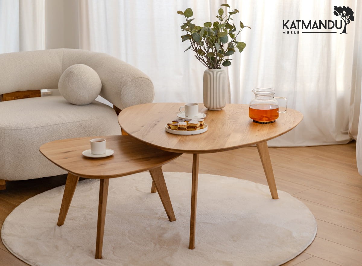 Massiver ovaler Eichen-Couchtisch Orbetello 95x96 cm robust elegant