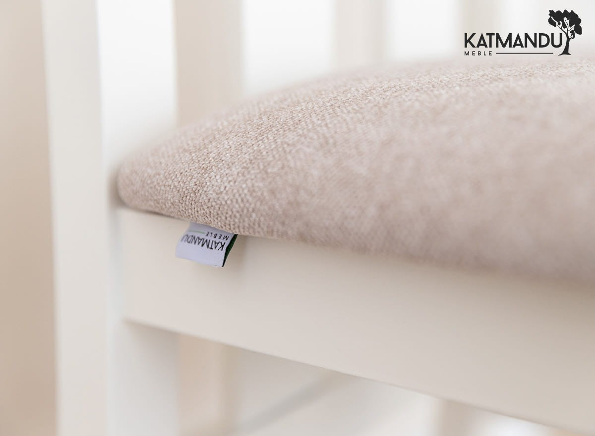 Elegantes Belluno 10 Stuhl mit weißem Materialsitz und ergonomischem Design