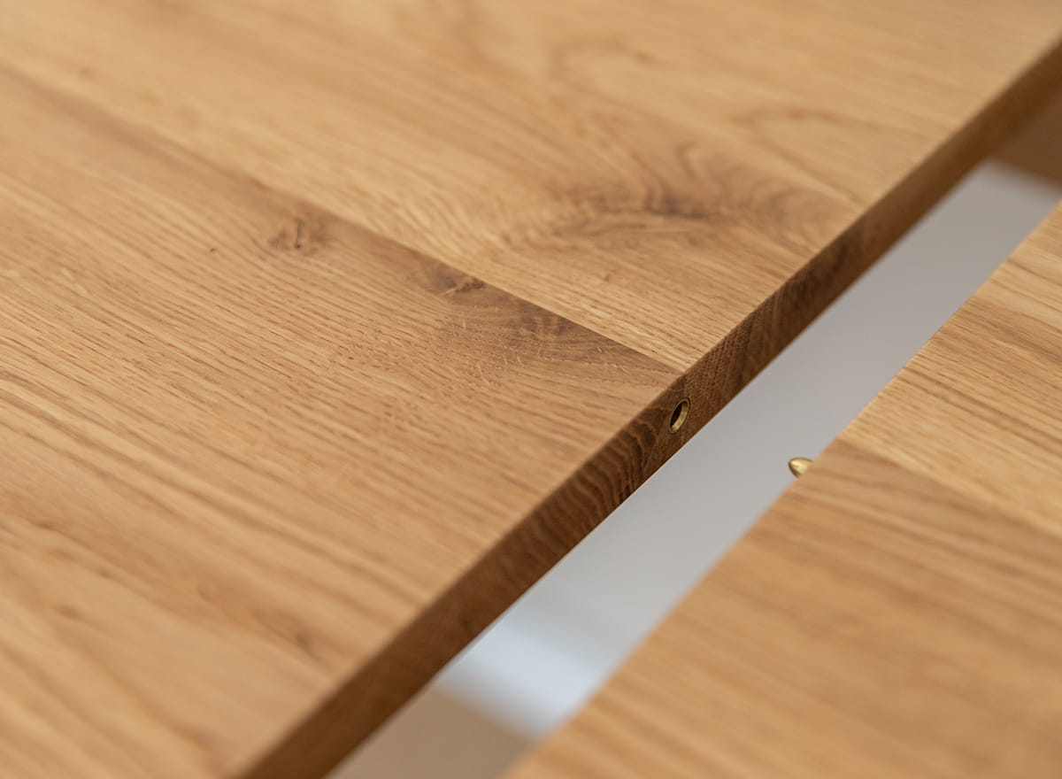 Orbetello Esstisch Eiche ausziehbar 120–165 cm - Massivholz & modernes Design mit schwarzen Tischbeinen