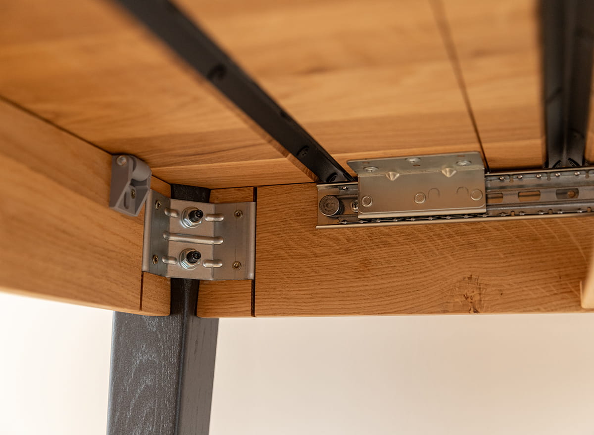Orbetello Esstisch Eiche ausziehbar 120–165 cm - Massivholz & modernes Design mit schwarzen Tischbeinen