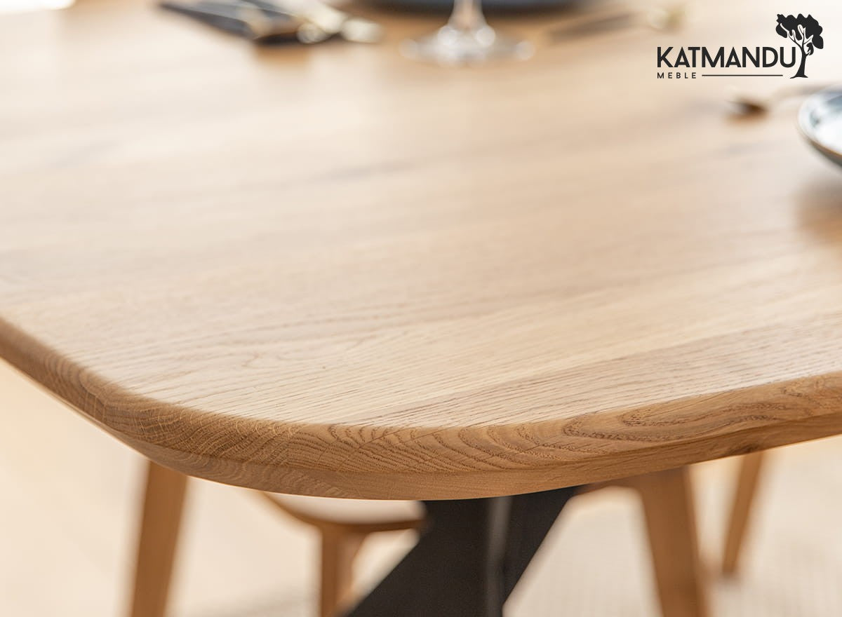 Esstisch Sistina 140 × 90 cm oval - Massiver Eichenholztisch, geölt, Metallbeine, Loft Design