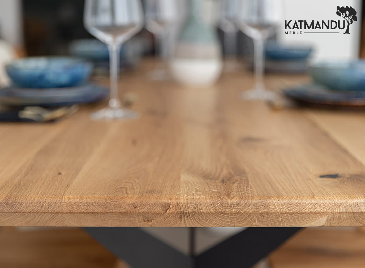 Moderner ovaler Eichenholz-Esstisch Sistina 140x90 cm mit Metallbeinen