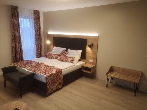 Hotel Kofferbock Hairpin – Gepäckablage mit Hairpin-Füßen, antibakterielle Oberfläche - Bild 4
