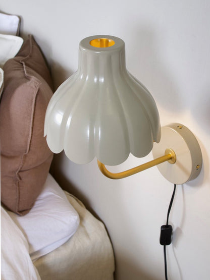 PR Home Wells Wandlampe 21 cm – Metalllampe mit goldener Innenseite, in mehreren Farben, hochwertig verarbeitet