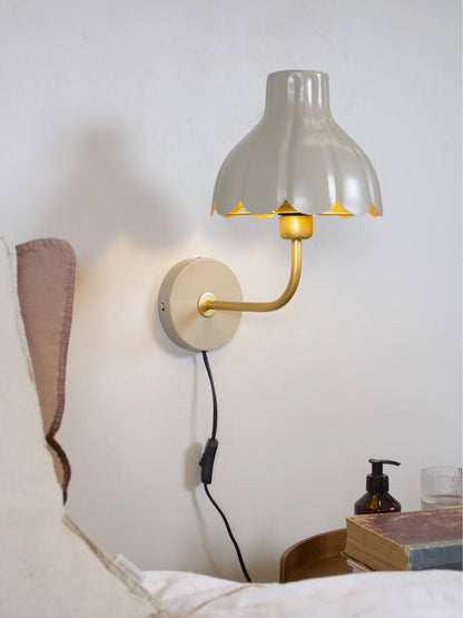 PR Home Wells Wandlampe 21 cm – Metalllampe mit goldener Innenseite, in mehreren Farben, hochwertig verarbeitet