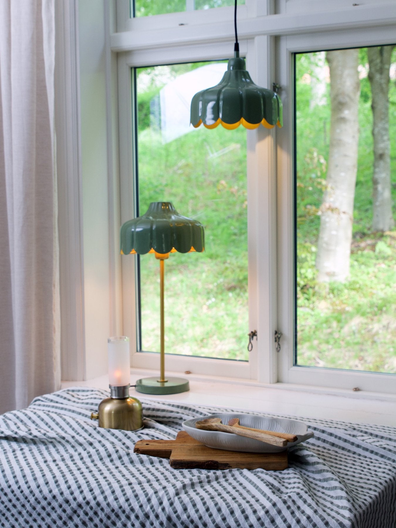 PR Home Wells Hängelampe 24 cm aus Metall mit Goldener Innenseite  – Hochwertige Fenster Pendelleuchte in 7 Farben