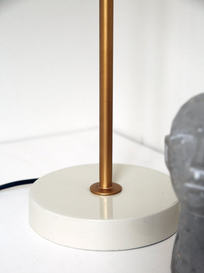 PR Home Wells Tischlampe 24cm – goldene Innenseite, in 7 Farben erhältlich, 50cm hoch