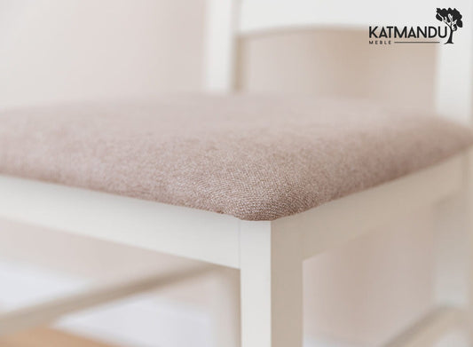 Elegantes Belluno 01 Stuhl mit gepolstertem Materialsitz Weiß