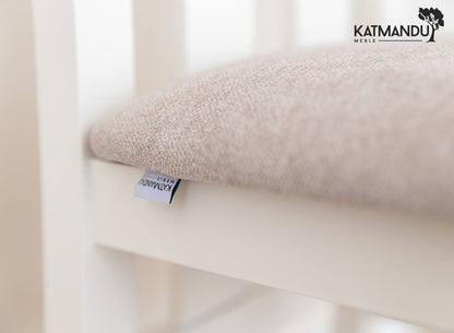 Elegantes Belluno 10 Stuhl mit weißem Materialsitz und ergonomischem Design