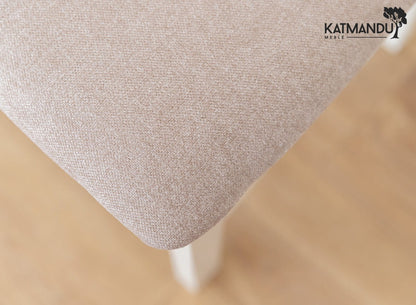 Elegantes Belluno 10 Stuhl mit weißem Materialsitz und ergonomischem Design