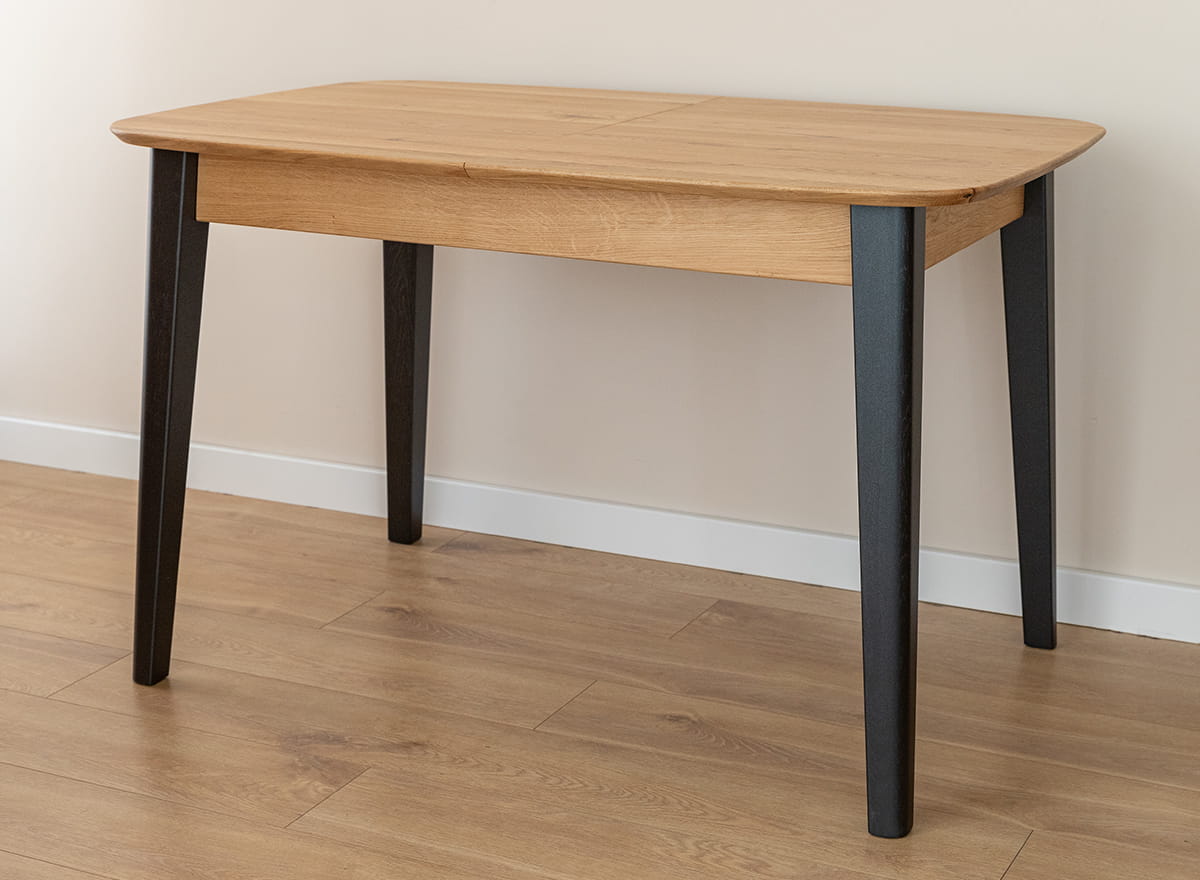 Orbetello Esstisch Eiche ausziehbar 120–165 cm - Massivholz & modernes Design mit schwarzen Tischbeinen