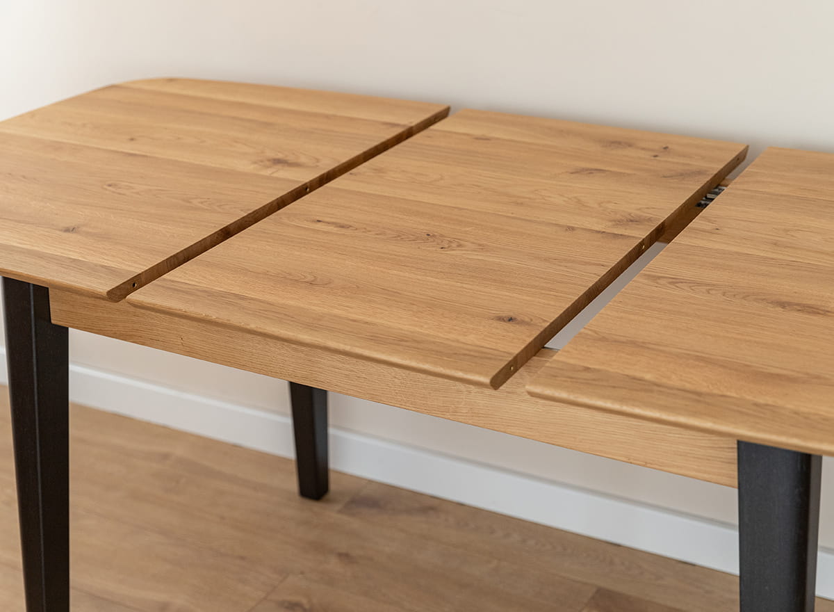 Orbetello Esstisch Eiche ausziehbar 120–165 cm - Massivholz & modernes Design mit schwarzen Tischbeinen