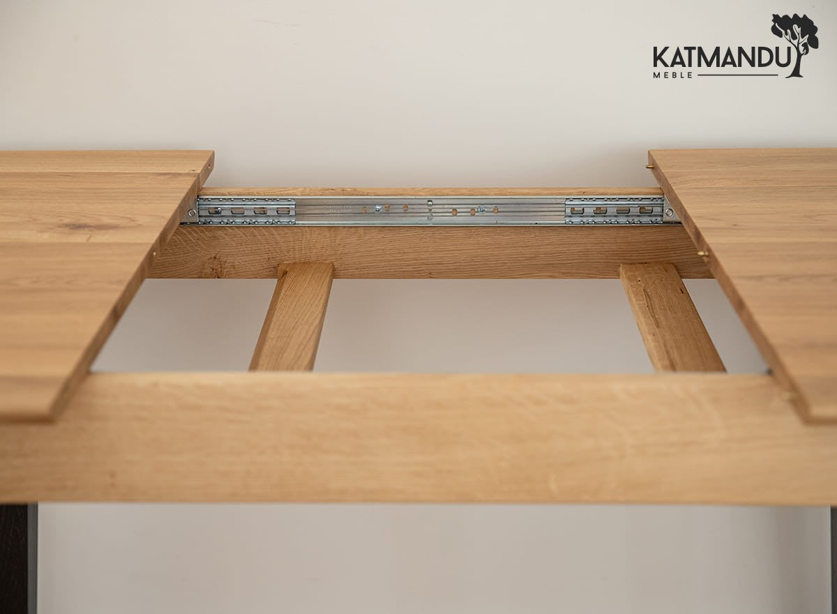 Orbetello Esstisch Eiche ausziehbar 120–165 cm - Massivholz & modernes Design mit schwarzen Tischbeinen