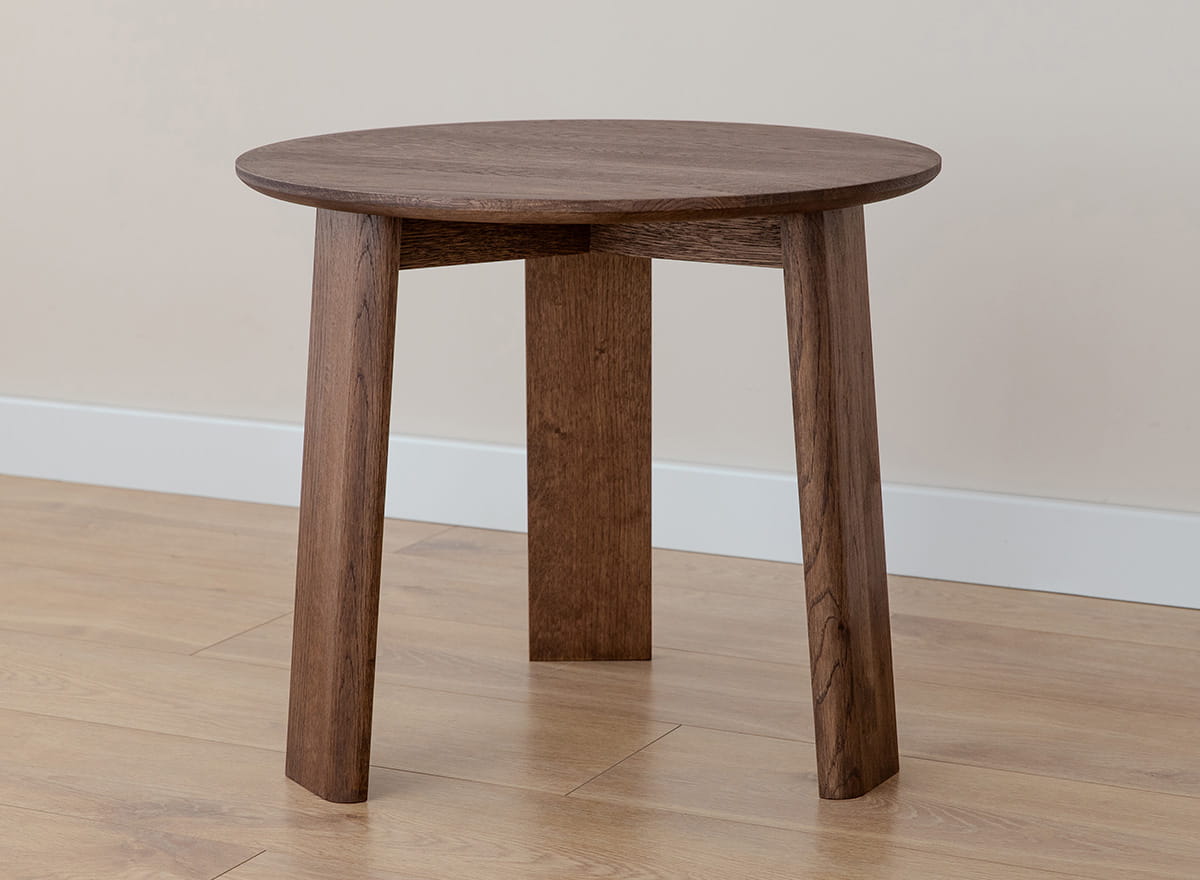 Monti Beistelltisch Tabacco 51 cm - Runder Eichenholztisch im Scandi-Japandi-Stil