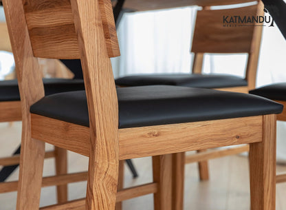 Elegantes Dänisches Eichenholz Esszimmerstuhl mit Schwarzem Sitz