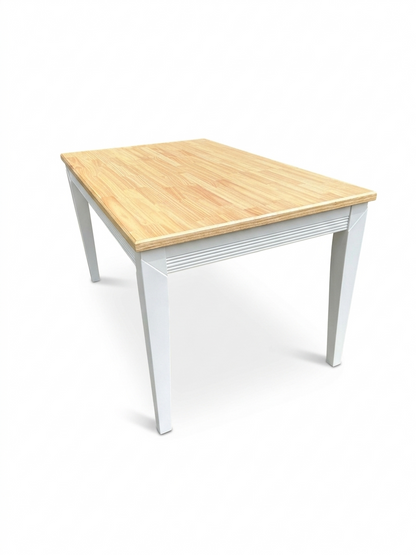 Esstisch Straight 135x85 cm aus Massivholz Weiß für das Esszimmer im Landhausstil