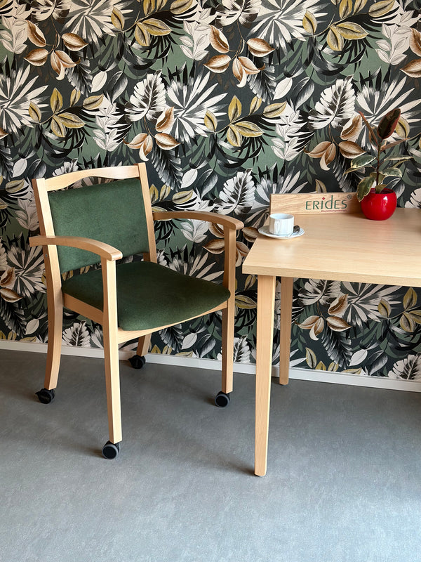 ERIDES Alexander Seniorenstuhl mit Rollen in Buche und Bezug Como Grau – mobil, arretierbar und pflegegeeignet