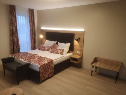 Hotel Kofferbock Hairpin – Gepäckablage mit Hairpin-Füßen, antibakterielle Oberfläche - Bild 4