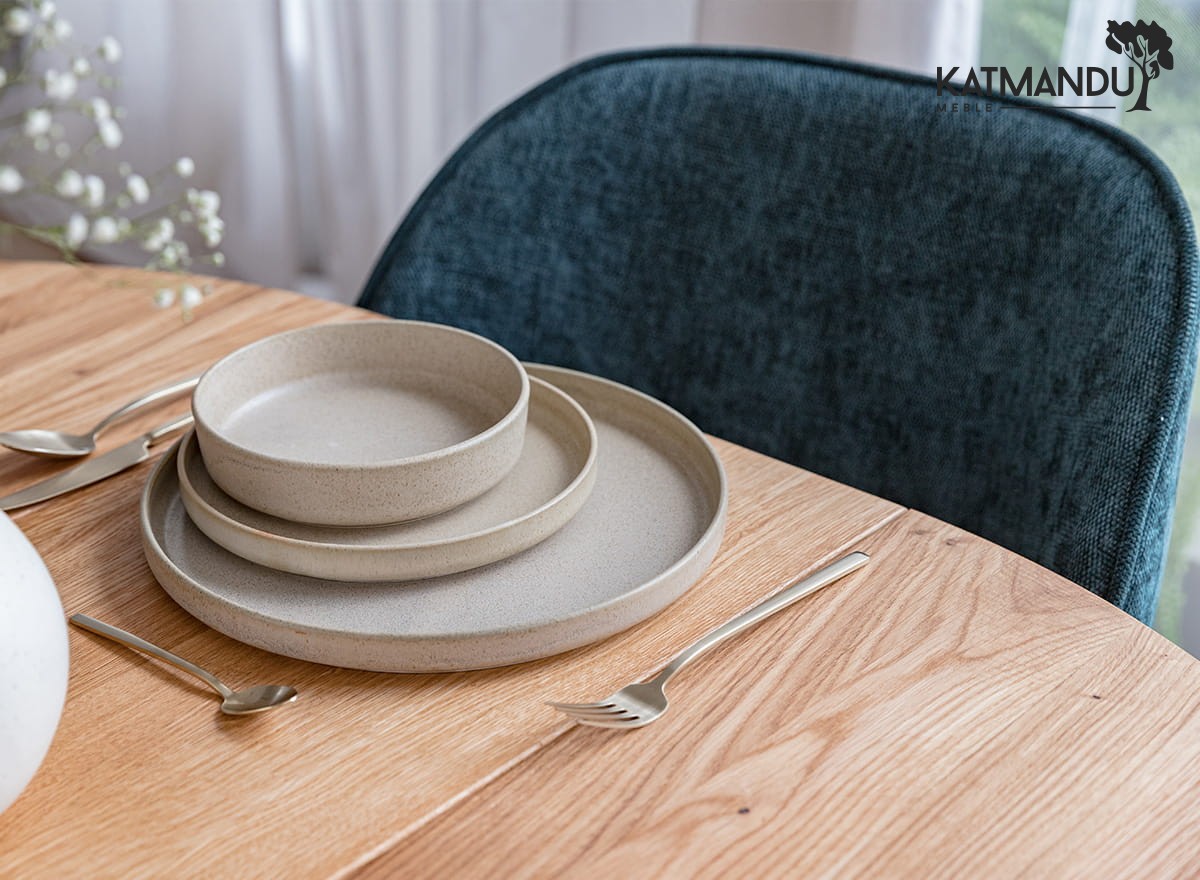 Elegantes blaues Polsterstuhl mit robusten Holzbeinen R11 Olbia