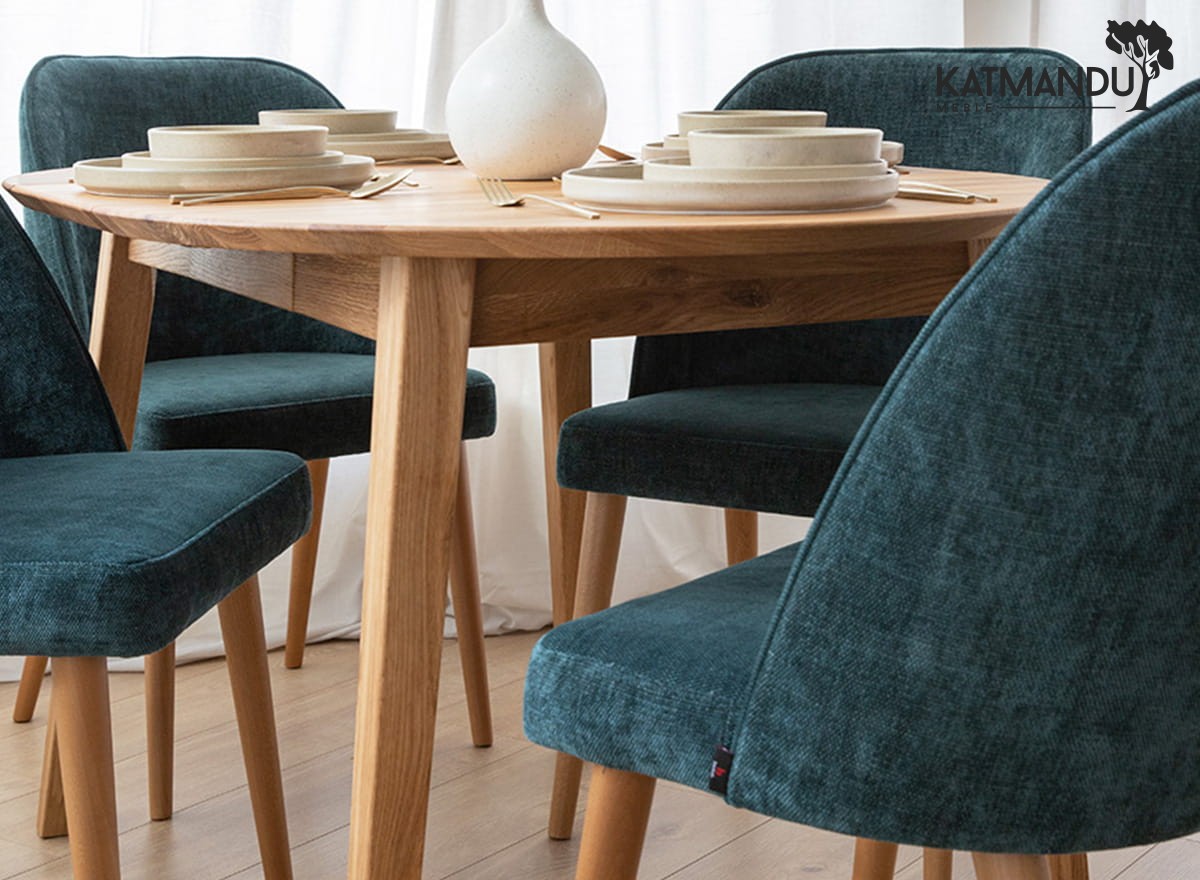 Elegantes blaues Polsterstuhl mit robusten Holzbeinen R11 Olbia