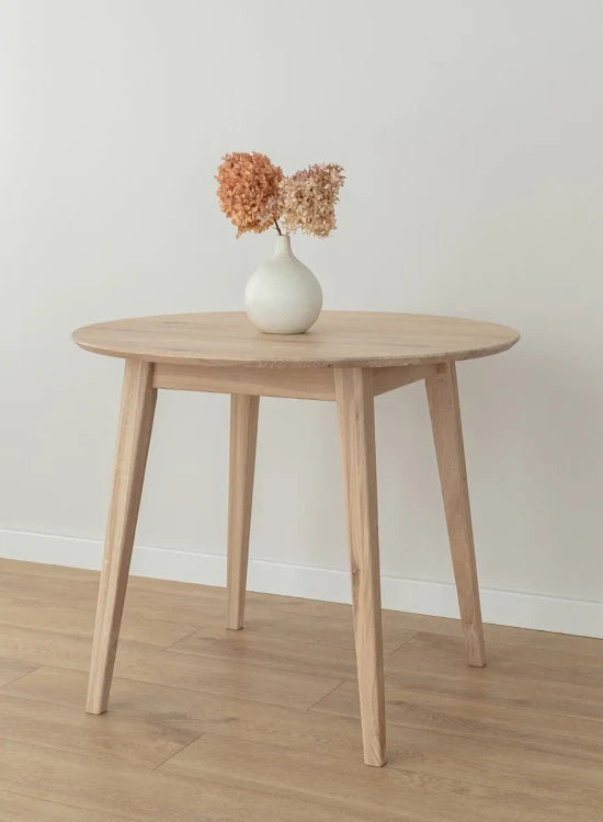 Orbetello Esstisch rund 90 cm aus massiver Eiche gebleicht – Minimalistisches Design & geölte helle Oberfläche